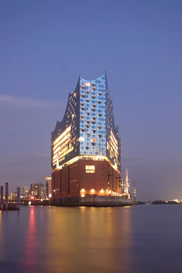 Elbphilharmonie, dusk
